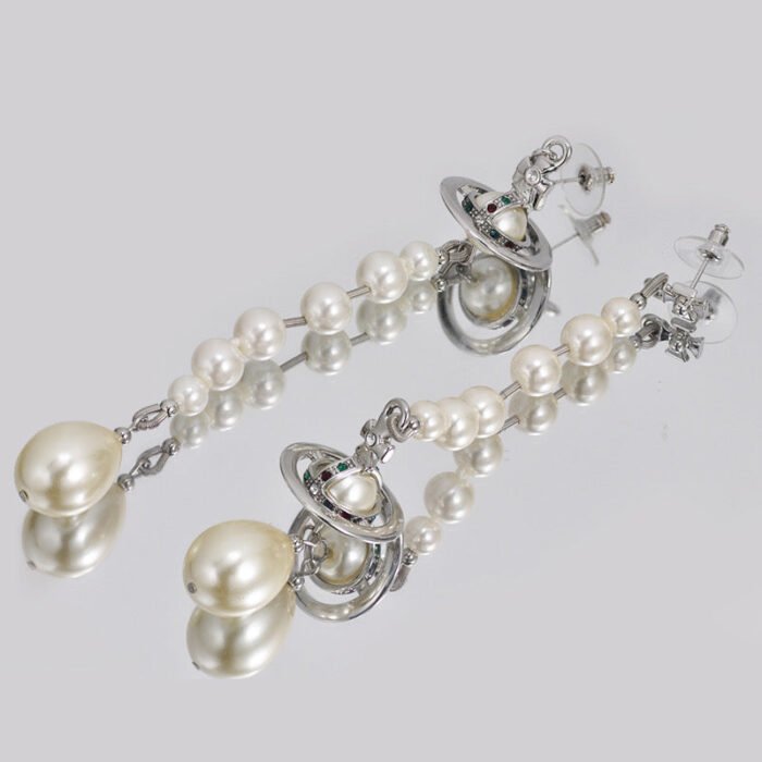 0AAD288A-BE64-4BC7-8862-4F195B3D981B.jpg Broken pearl earrings (with box)