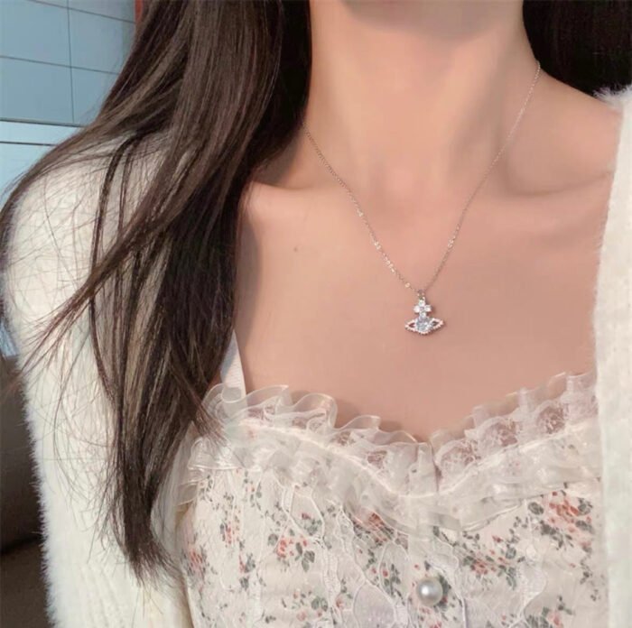 5919313B-FE3F-4486-9BF1-7A11423C7A5F.jpg Valentina orb necklace (with box)