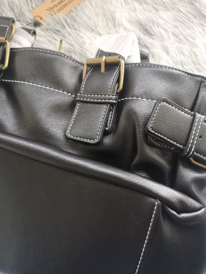 76AF2C8E-F455-4725-91BA-D4C4008F292E.jpg leather messenger bag (with dust bag)