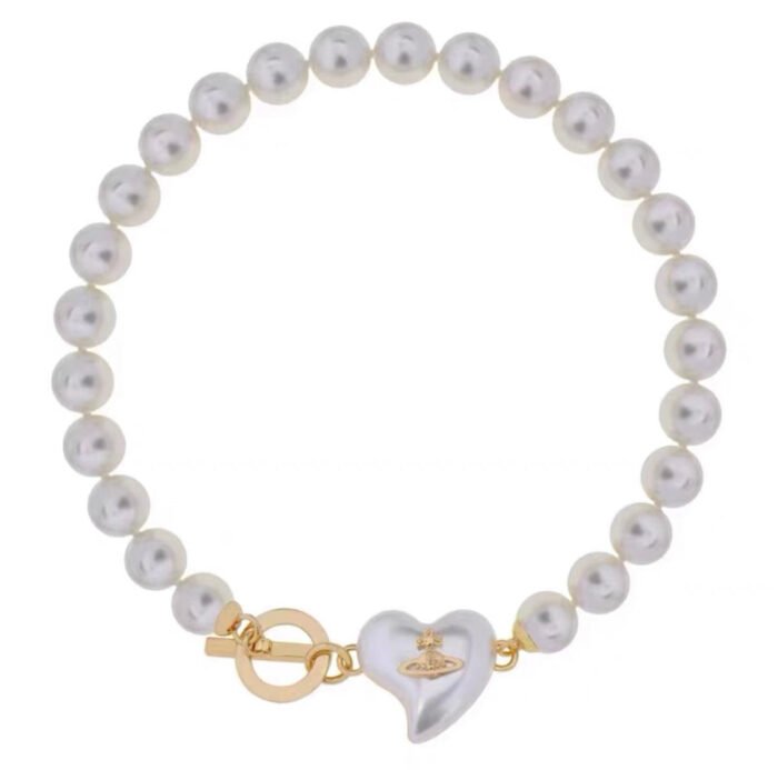 8CE91117-BD56-44BC-9B68-94EFD0F6FF8A.jpg choker heart necklace (with box)