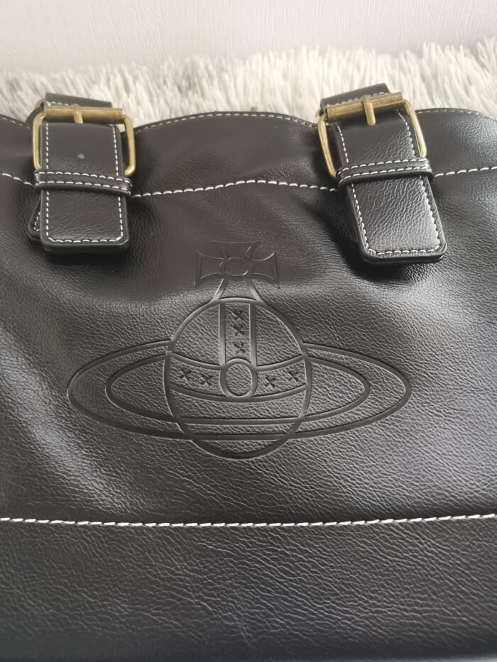 BFDD743C-1C74-4FEB-9D1E-919F6AA139F4.jpg leather messenger bag (with dust bag)