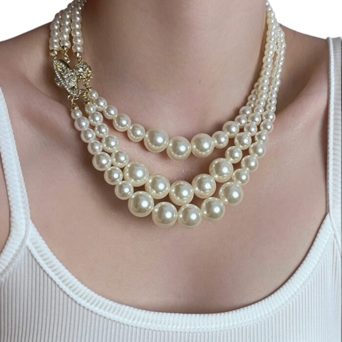 CDD55CF0-B0B8-4296-BC89-ACF71BE6DA5A.jpg layered pearl necklace (with box)