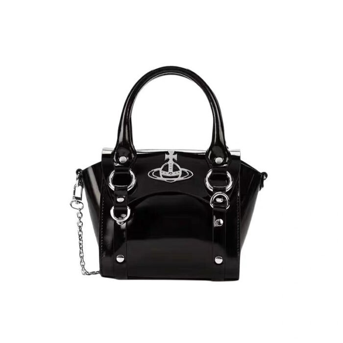 D6C4FADD-4FAE-4903-BF80-8DD9E1572021.jpg Black leather handbag (with dust bag)