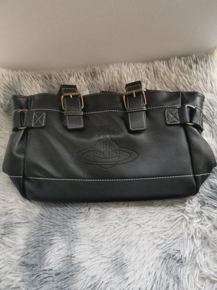 D6FCA2AE-E8CA-400B-B744-33D0F1D09506.jpg leather messenger bag (with dust bag)