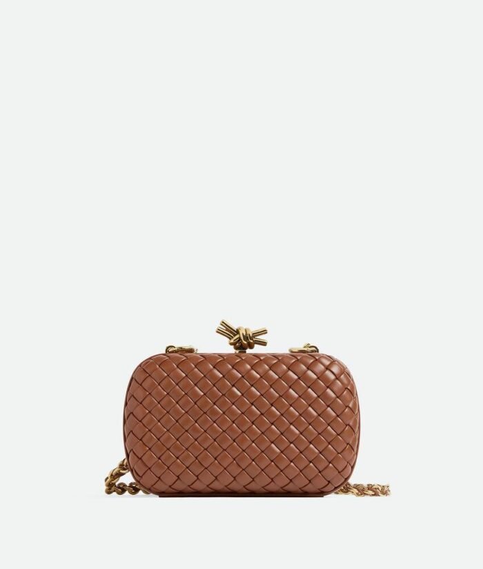 Medium-776662V01D12599_A.jpg Knot With Chain