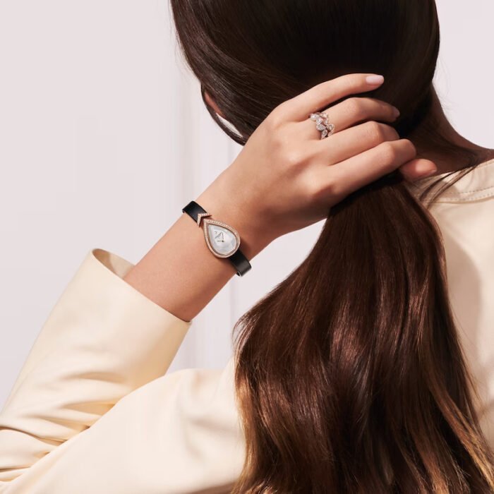 W85429-001M_porte.jpg JOSÉPHINE AIGRETTE WATCH Rose gold, diamonds